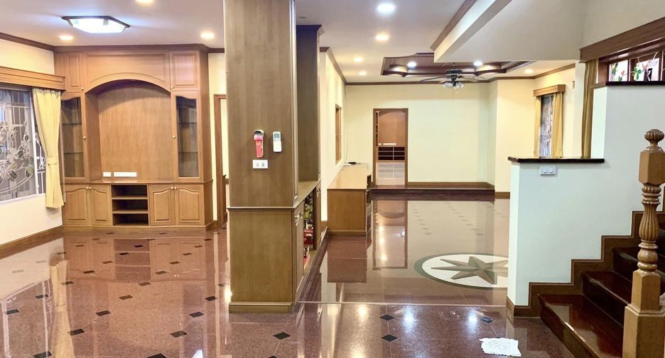 For sale 4 bedrooms house in Khan Na Yao, Bangkok