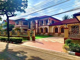 For sale 4 bedrooms house in Khan Na Yao, Bangkok