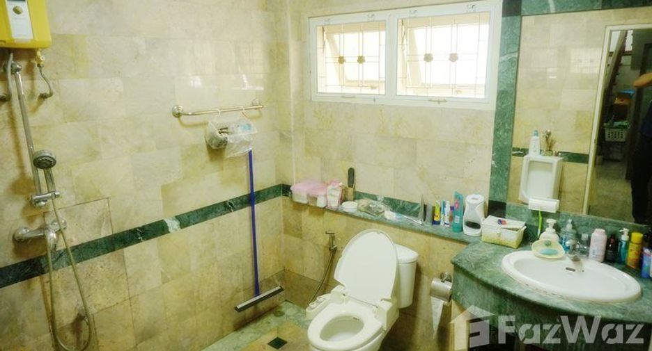 Haus zum Kauf mit 4 Zimmer in Bang Khae, Bangkok