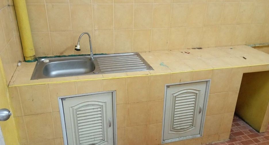 For rent 2 bedrooms townhouse in Mueang Chon Buri, Chonburi