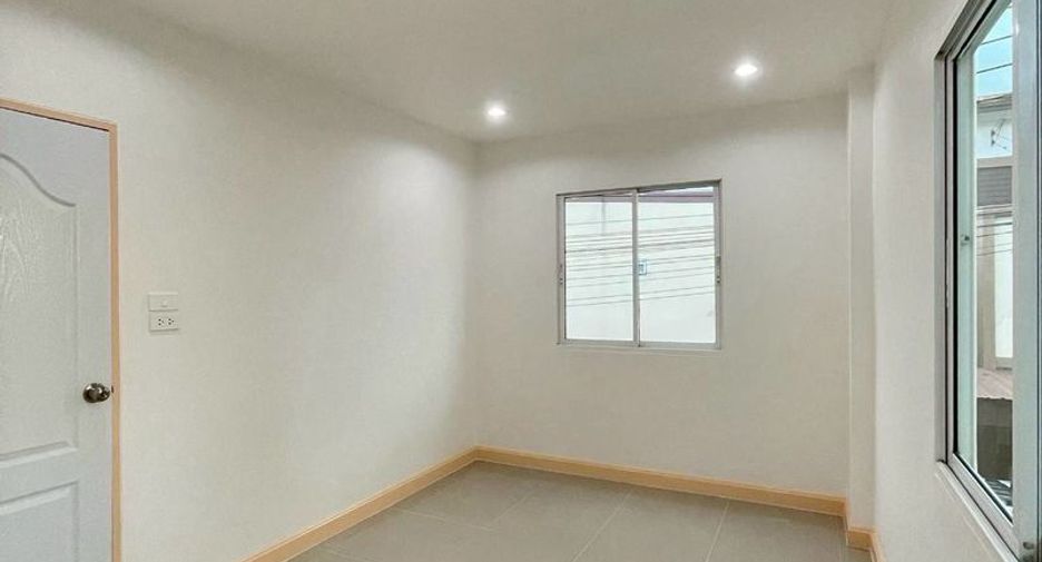 For sale 3 bedrooms townhouse in Lam Luk Ka, Pathum Thani