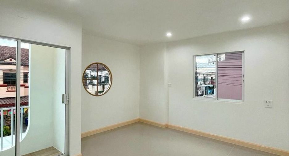 For sale 3 bedrooms townhouse in Lam Luk Ka, Pathum Thani