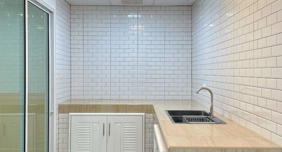 For sale 3 bedrooms townhouse in Lam Luk Ka, Pathum Thani