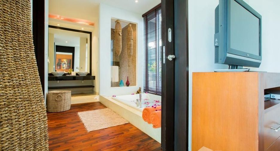 For rent 2 bedrooms condo in Mueang Phuket, Phuket
