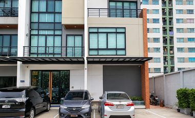For sale 4 bedrooms townhouse in Bueng Kum, Bangkok