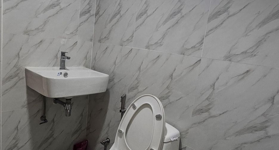 For sale 2 bedrooms townhouse in Mueang Nakhon Pathom, Nakhon Pathom