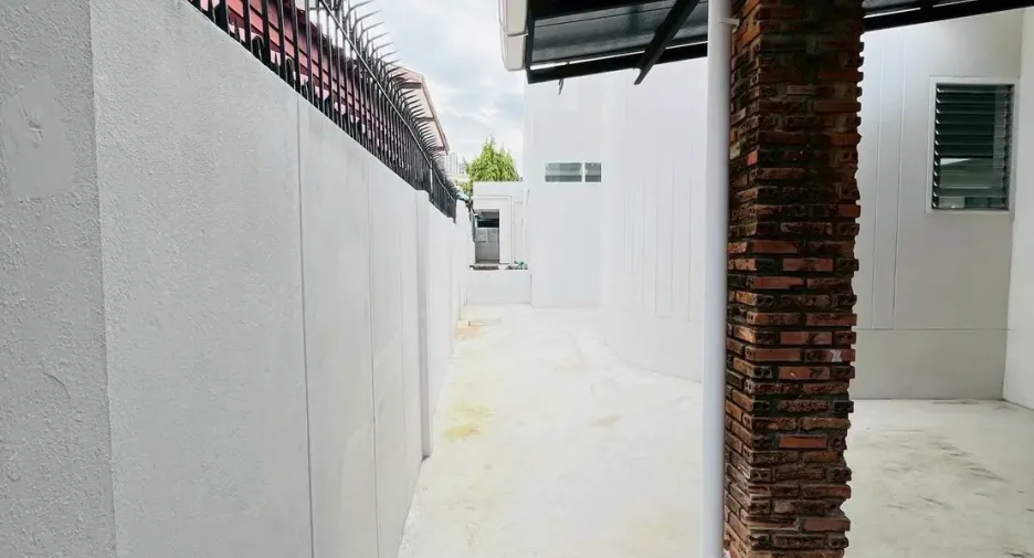 Local comercial en alquiler de 8 habitaciones en Pak Kret, Nonthaburi