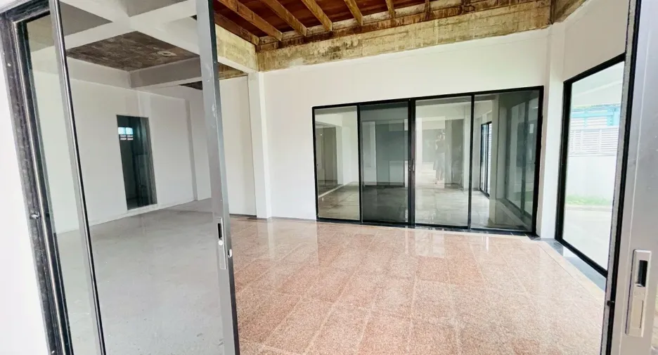 Local comercial en alquiler de 8 habitaciones en Pak Kret, Nonthaburi