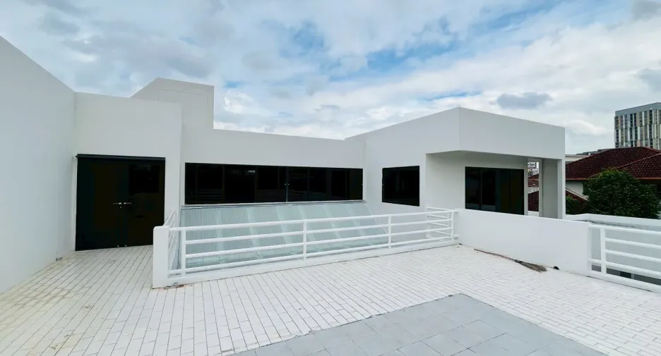 Local comercial en alquiler de 8 habitaciones en Pak Kret, Nonthaburi