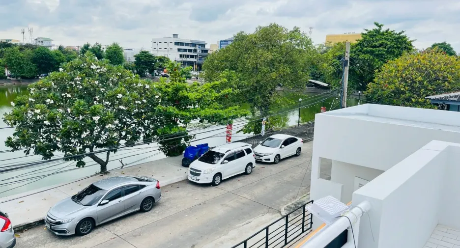 Local comercial en alquiler de 8 habitaciones en Pak Kret, Nonthaburi