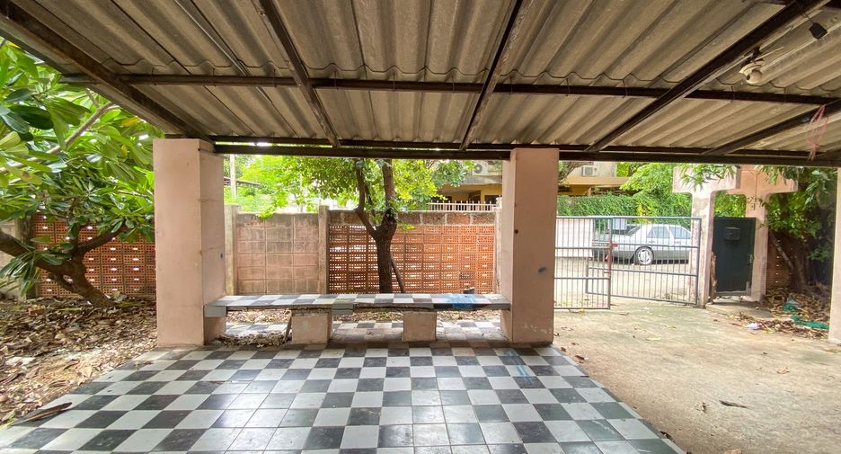 For sale 3 bedrooms house in Lat Phrao, Bangkok