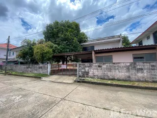 Haus zum Kauf mit 3 Zimmer in Lat Phrao, Bangkok