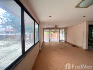 Haus zum Kauf mit 3 Zimmer in Lat Phrao, Bangkok