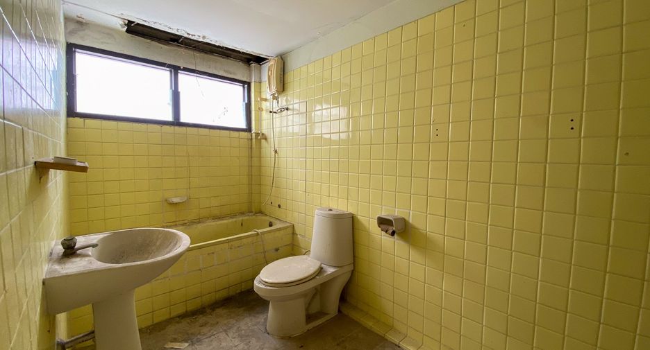 For sale 3 bedrooms house in Lat Phrao, Bangkok