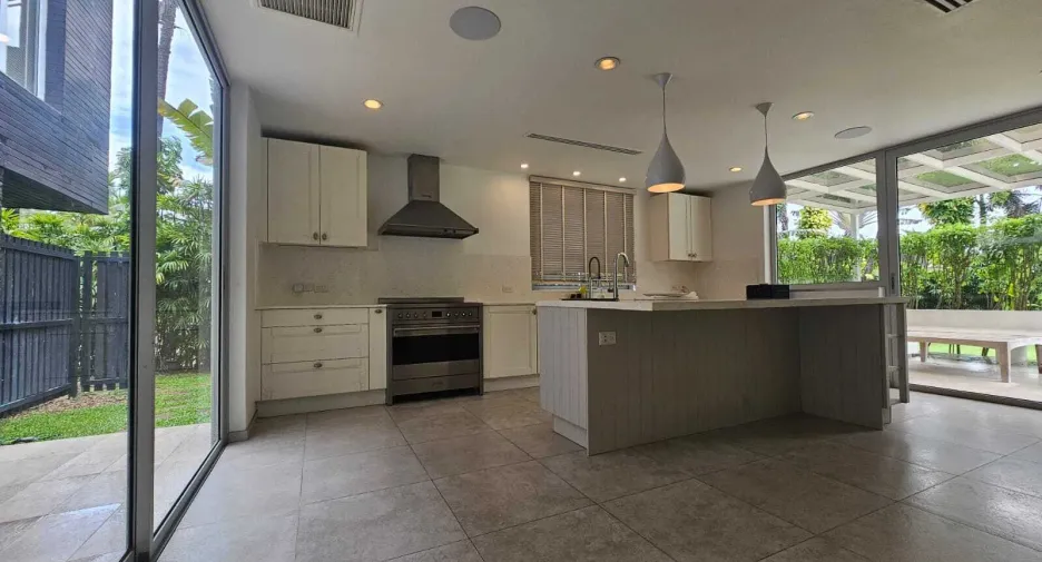 For rent 5 bedrooms villa in Thalang, Phuket