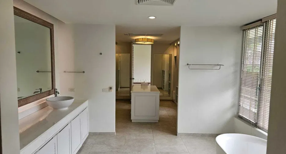 For rent 5 bedrooms villa in Thalang, Phuket
