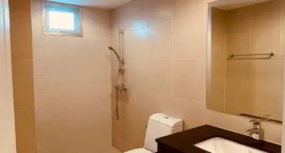 For sale 2 bedrooms condo in Huai Khwang, Bangkok