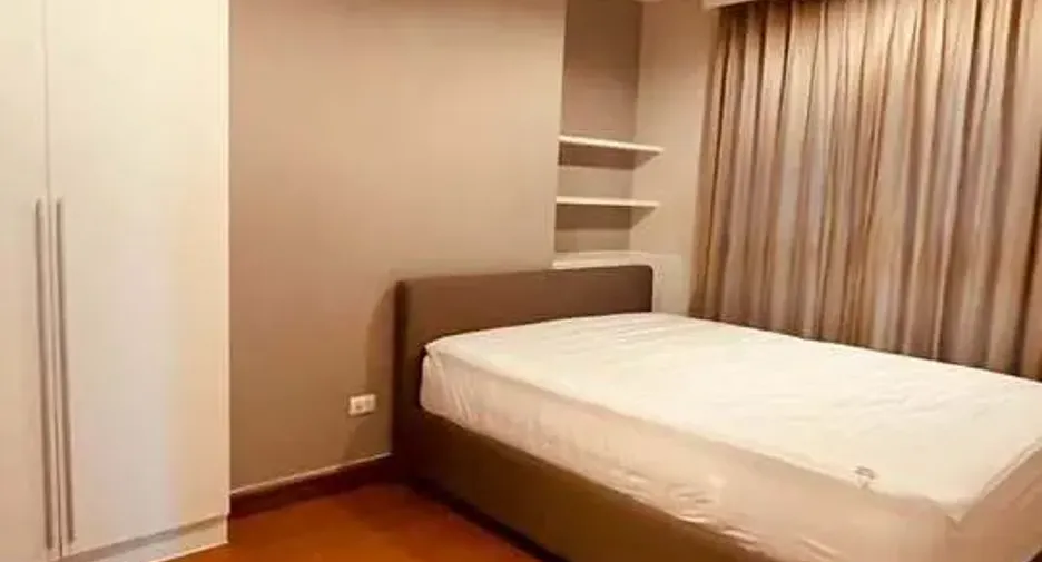 For sale 2 bedrooms condo in Huai Khwang, Bangkok