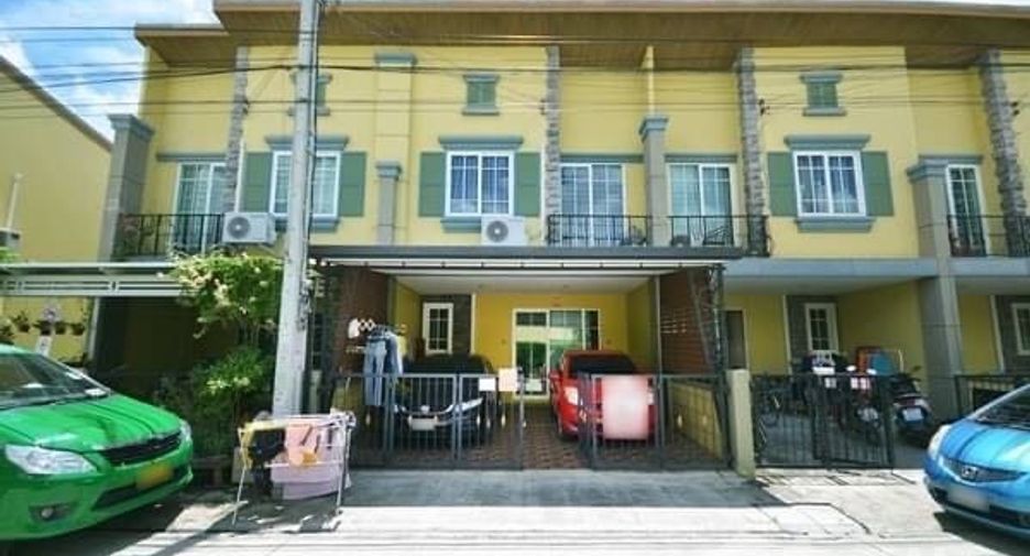 Casa adosada en venta de 4 habitaciones en Prawet, Bangkok