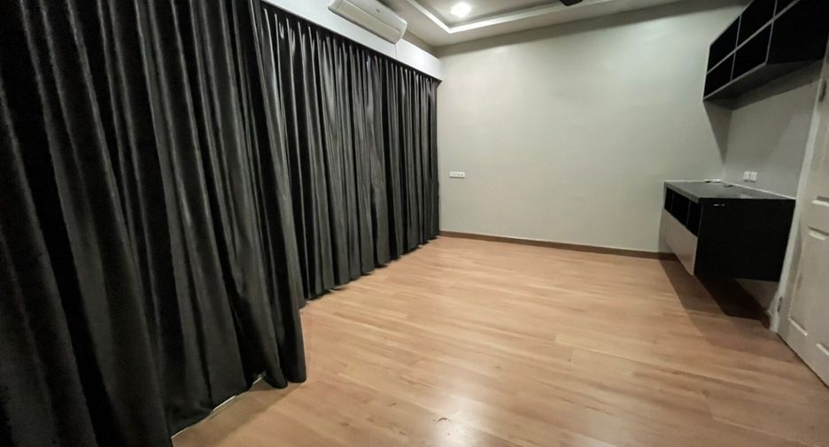 Casa adosada en venta de 4 habitaciones en Prawet, Bangkok