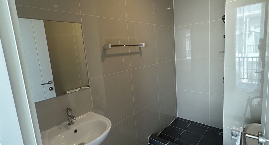 For rent 3 bedrooms townhouse in Thanyaburi, Pathum Thani