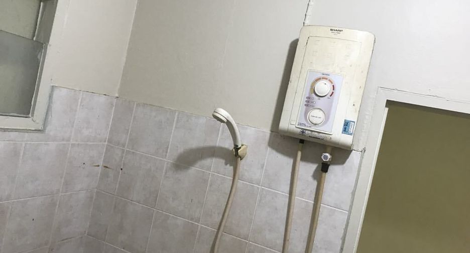 For rent 2 bedrooms townhouse in Mueang Chon Buri, Chonburi