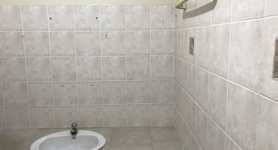 For rent 2 bedrooms townhouse in Mueang Chon Buri, Chonburi