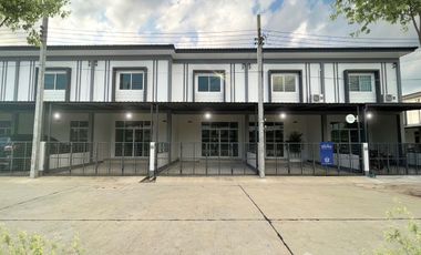 For sale 3 bedrooms townhouse in Bang Khen, Bangkok