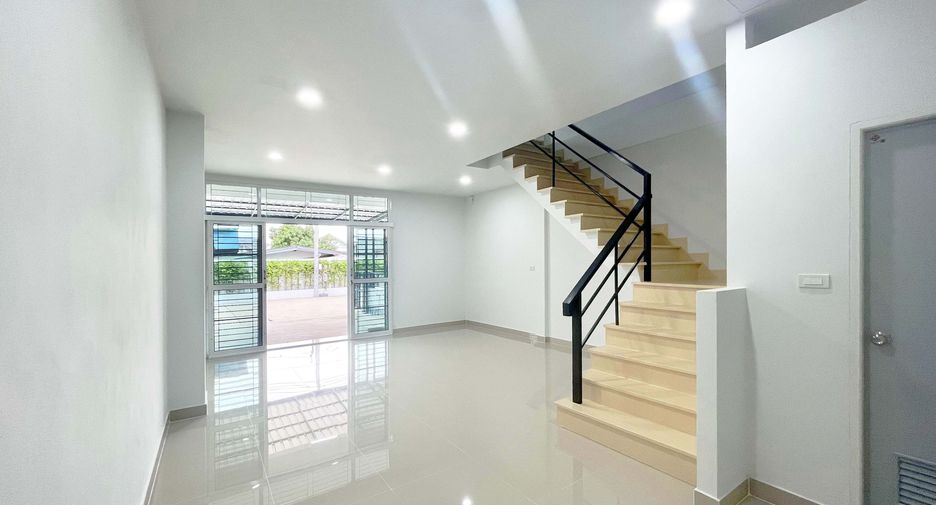 For sale 3 bedrooms townhouse in Bang Khen, Bangkok