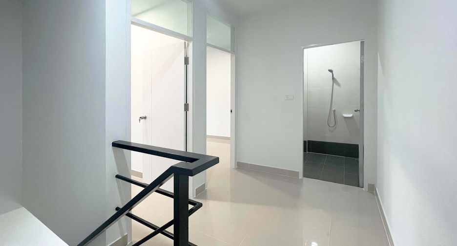For sale 3 bedrooms townhouse in Bang Khen, Bangkok