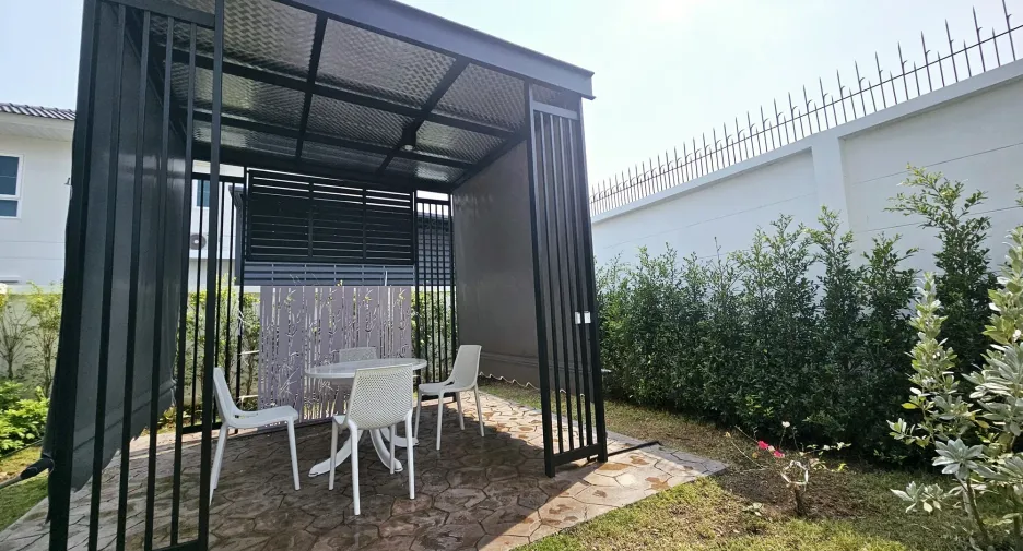For sale 4 bedrooms house in Mueang Chiang Rai, Chiang Rai