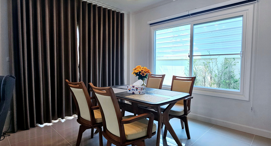 For sale 4 bedrooms house in Mueang Chiang Rai, Chiang Rai