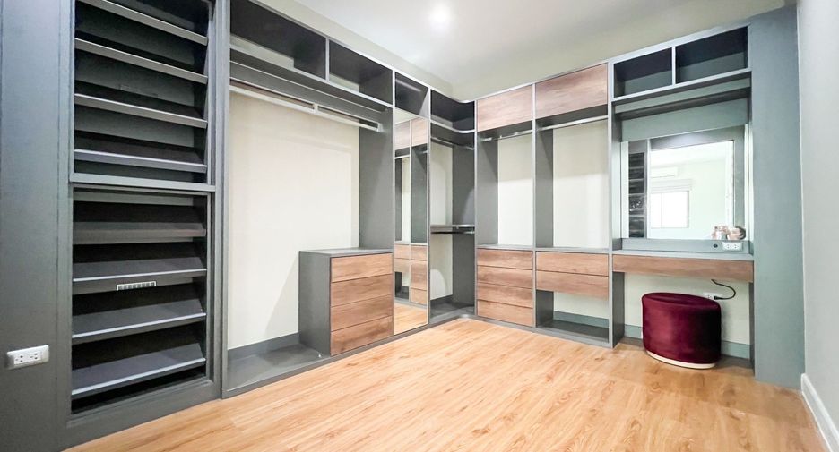 For sale 3 bedrooms townhouse in Thalang, Phuket