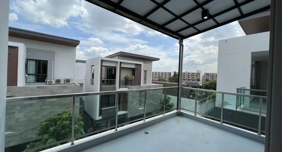 For sale and for rent 5 bedrooms house in Suan Luang, Bangkok