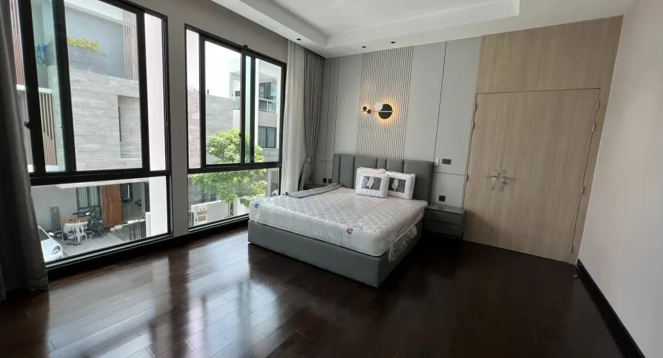 For sale and for rent 5 bedrooms house in Suan Luang, Bangkok