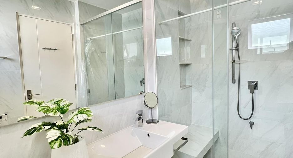 For sale and for rent 4 bedrooms house in Bang Phli, Samut Prakan