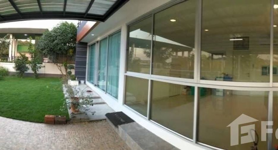 Casa en venta y en alquiler de 3 habitaciones en Phan Thong, Chonburi