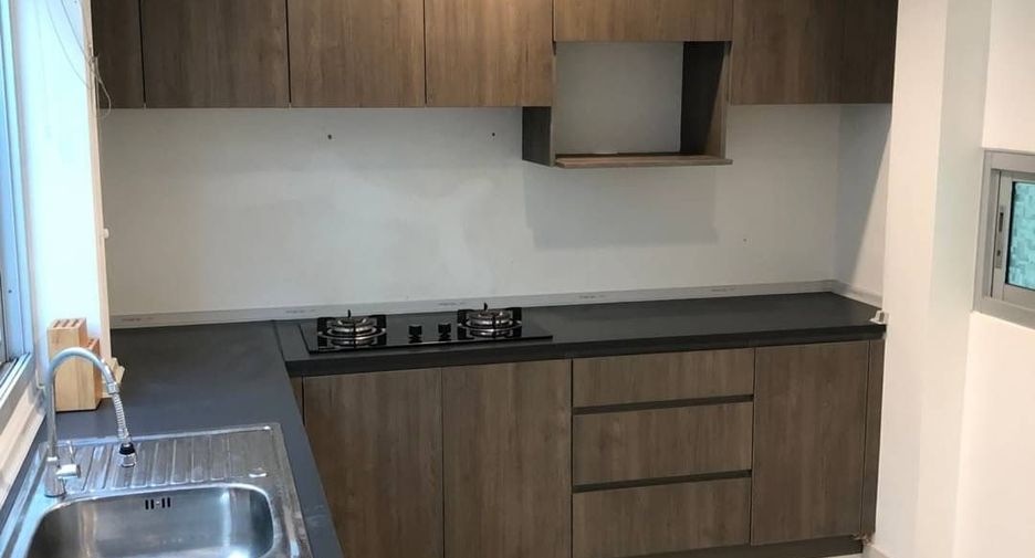 Casa en venta y en alquiler de 3 habitaciones en Phan Thong, Chonburi