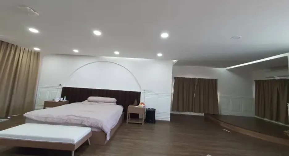 For sale and for rent 4 bedrooms house in Bang Kapi, Bangkok