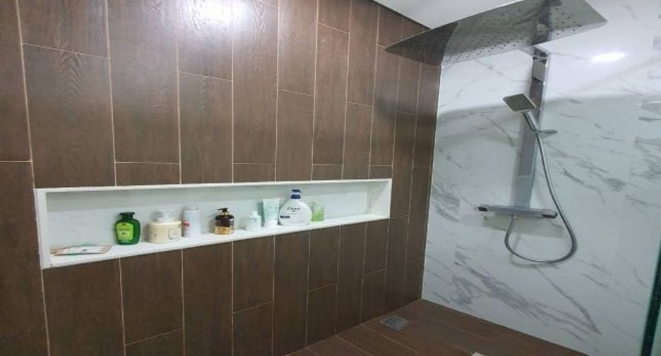 For sale and for rent 4 bedrooms house in Bang Kapi, Bangkok