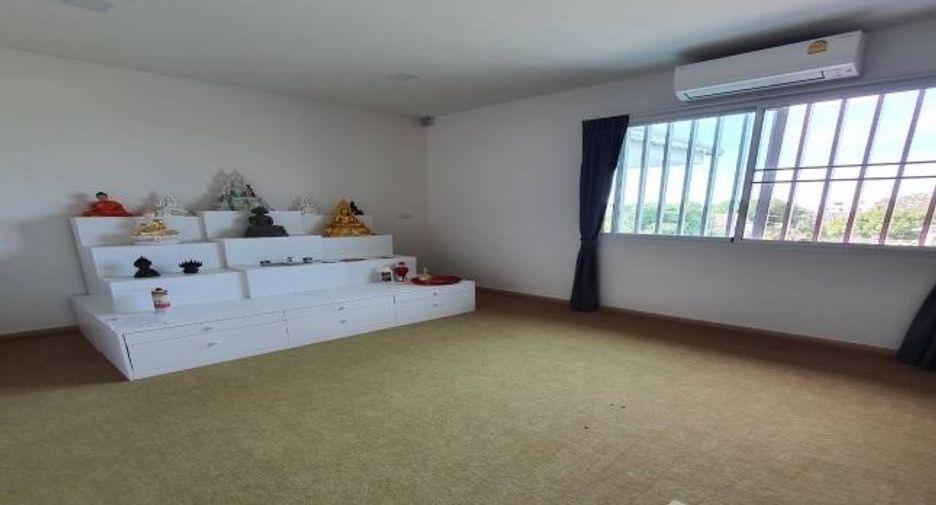 Casa en venta y en alquiler de 4 habitaciones en Bang Kapi, Bangkok