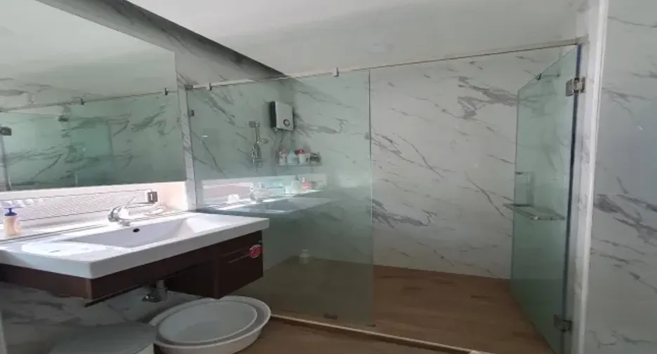 For sale and for rent 4 bedrooms house in Bang Kapi, Bangkok