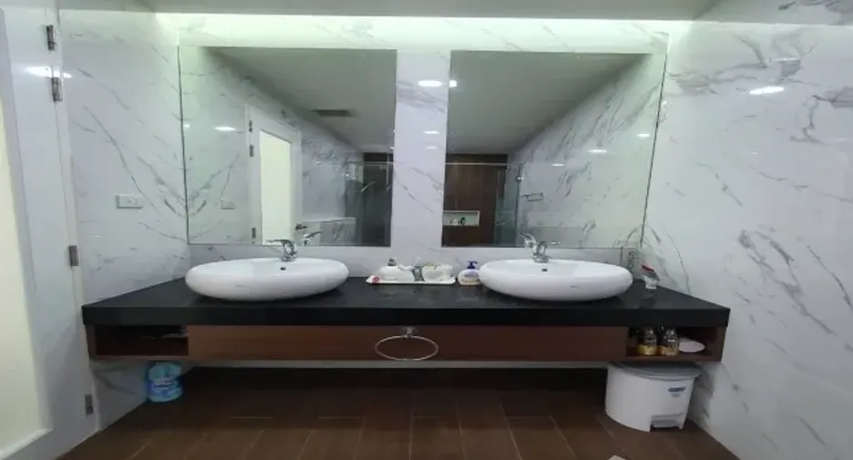 For sale and for rent 4 bedrooms house in Bang Kapi, Bangkok