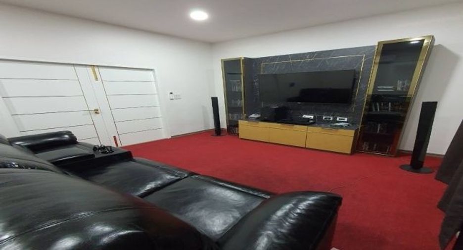 Casa en venta y en alquiler de 4 habitaciones en Bang Kapi, Bangkok