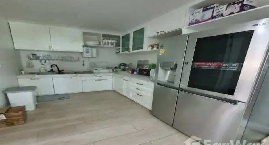 For sale and for rent 4 bedrooms house in Bang Kapi, Bangkok