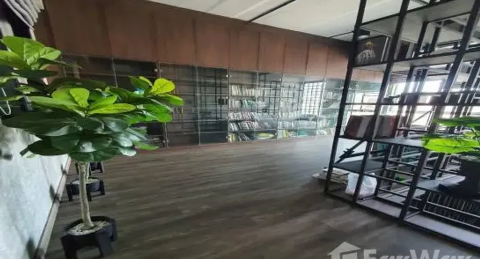 For sale and for rent 4 bedrooms house in Bang Kapi, Bangkok