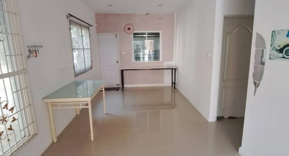 À louer 4 chambres maison de ville à Mueang Samut Sakhon, Samut Sakhon