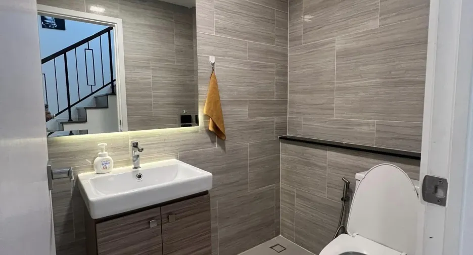 For sale and for rent 4 bedrooms house in Bang Phli, Samut Prakan