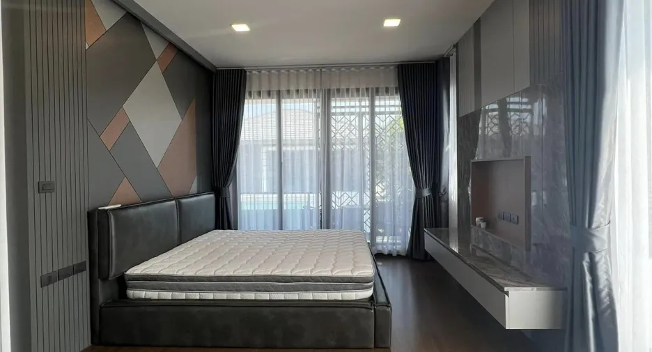 For sale and for rent 4 bedrooms house in Bang Phli, Samut Prakan