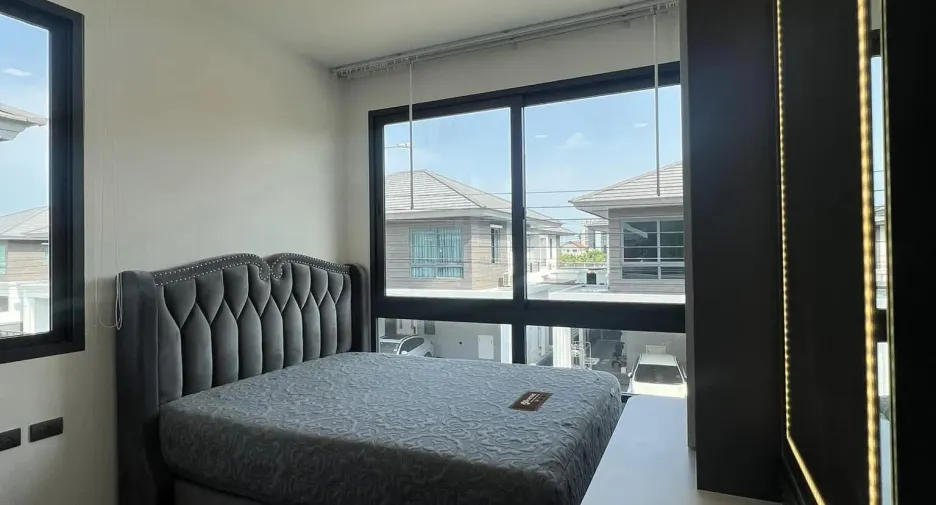 For sale and for rent 4 bedrooms house in Bang Phli, Samut Prakan